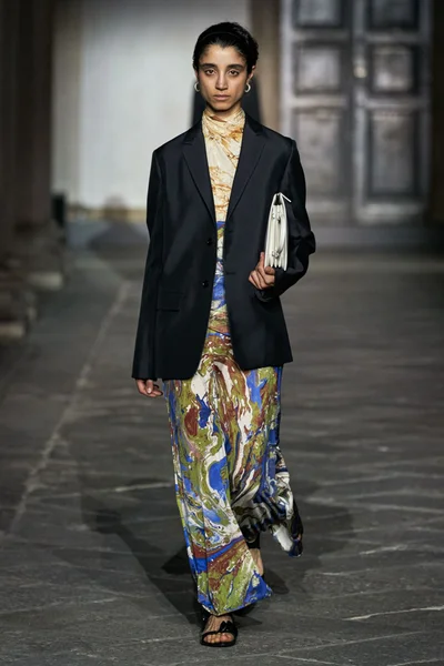 Look 3
